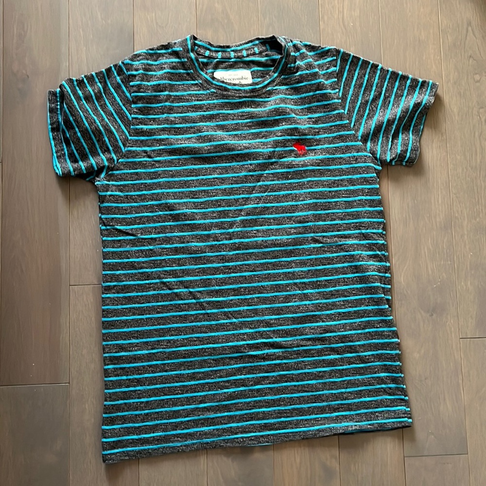 Abercrombie tee size L